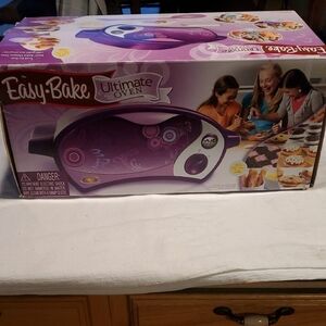 Hasbro Easy-Bake Ultimate Oven in Purple